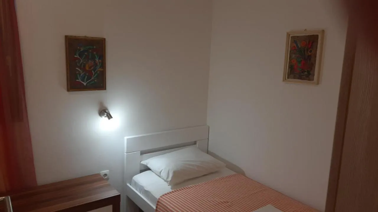 Apartmani Mw, Crveni Apartman Baska  Croatia