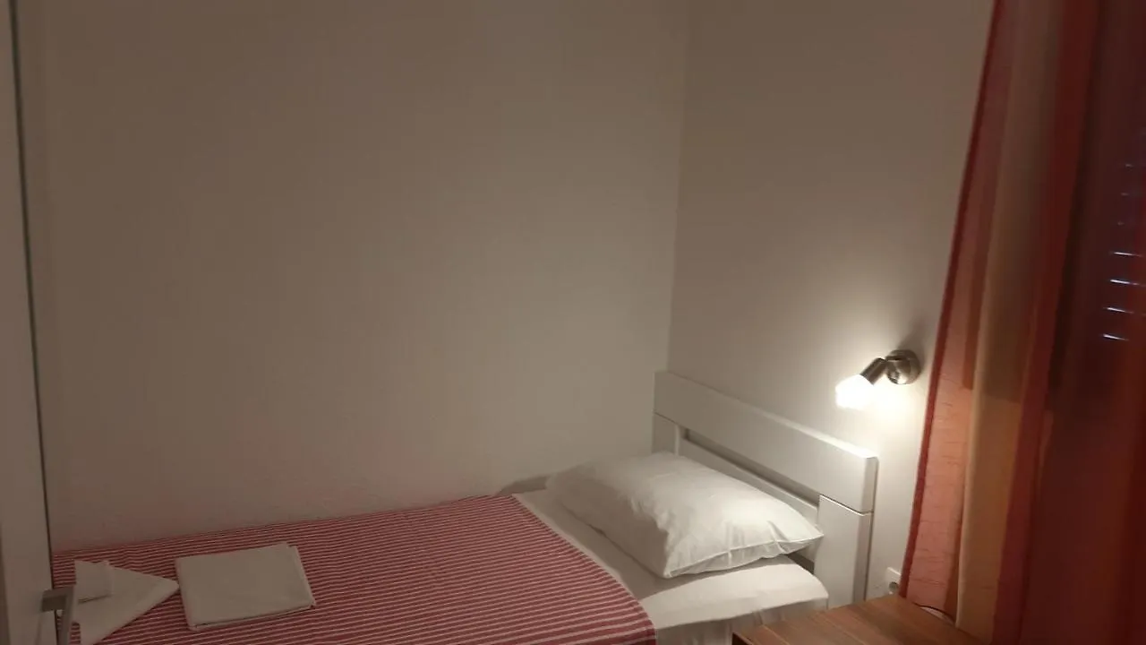 Apartmani Mw, Crveni Apartman Baska