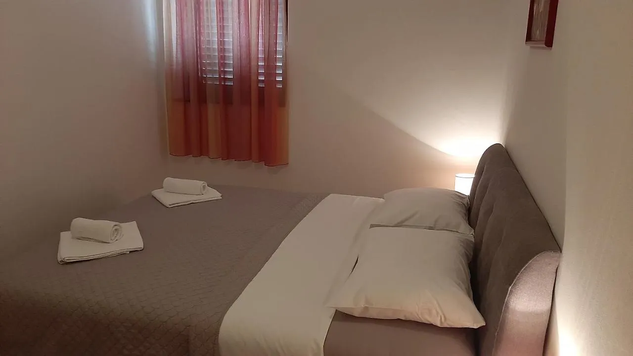 Apartment Apartmani Mw, Crveni Apartman Baska