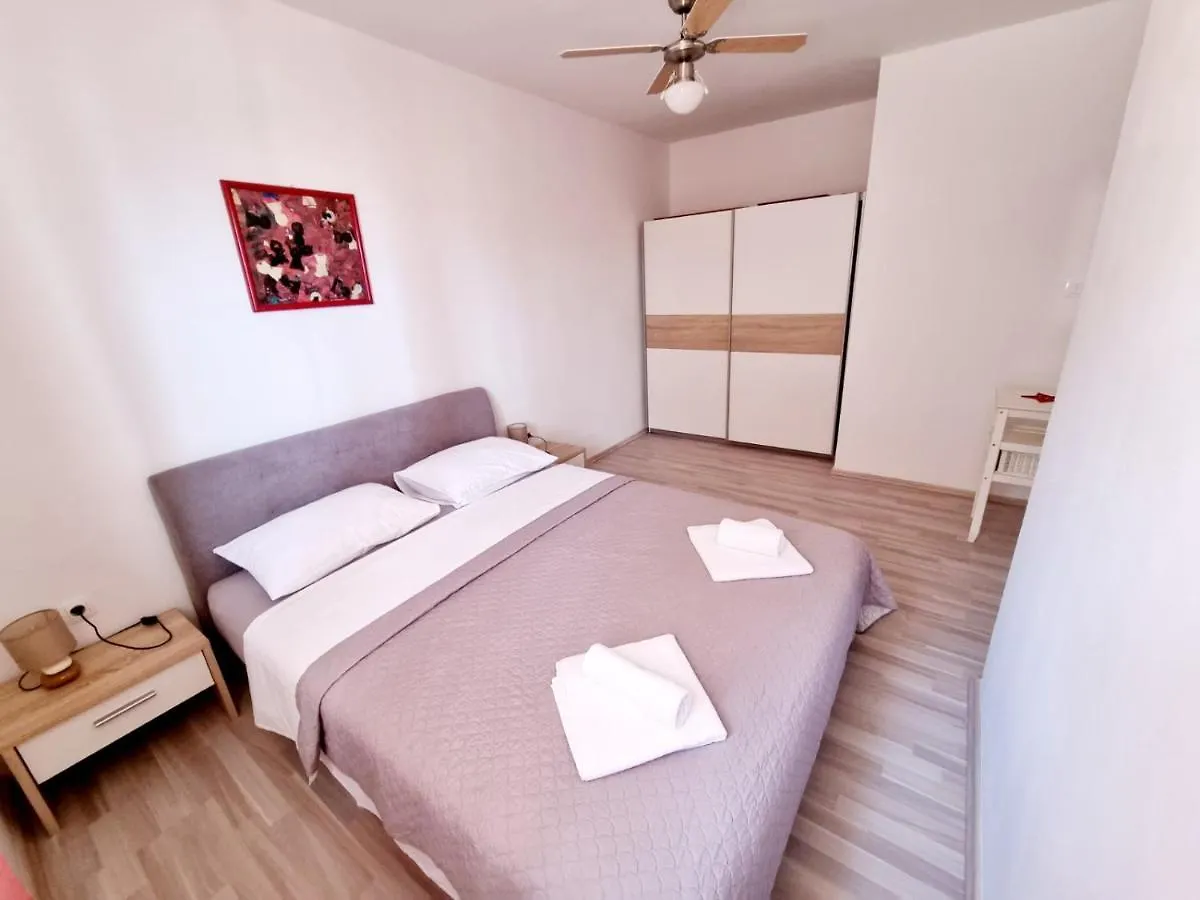Apartmani Mw, Crveni Apartman Baska  Baska (Krk)